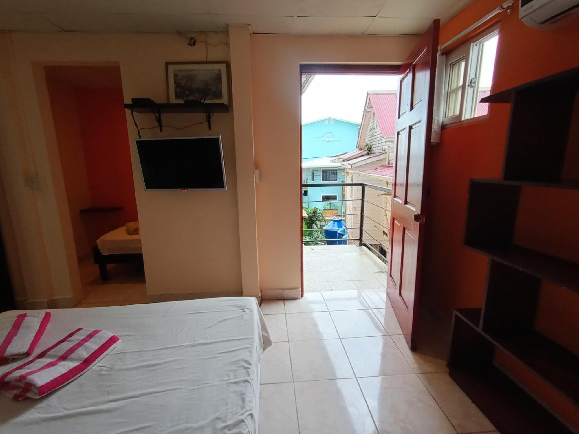 Sun Havens Apartments & Suites Bocas del Toro Exterior photo